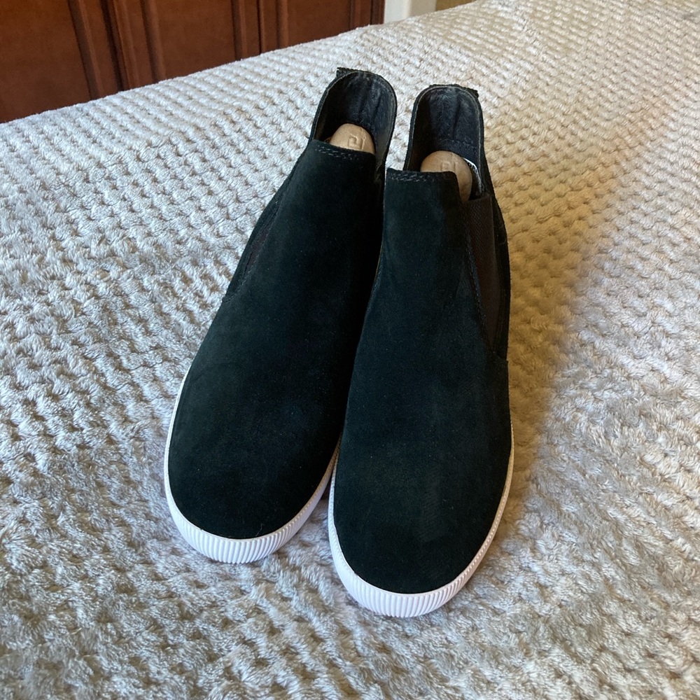 Sorel Women’s Black Suede Slip-On Shoes